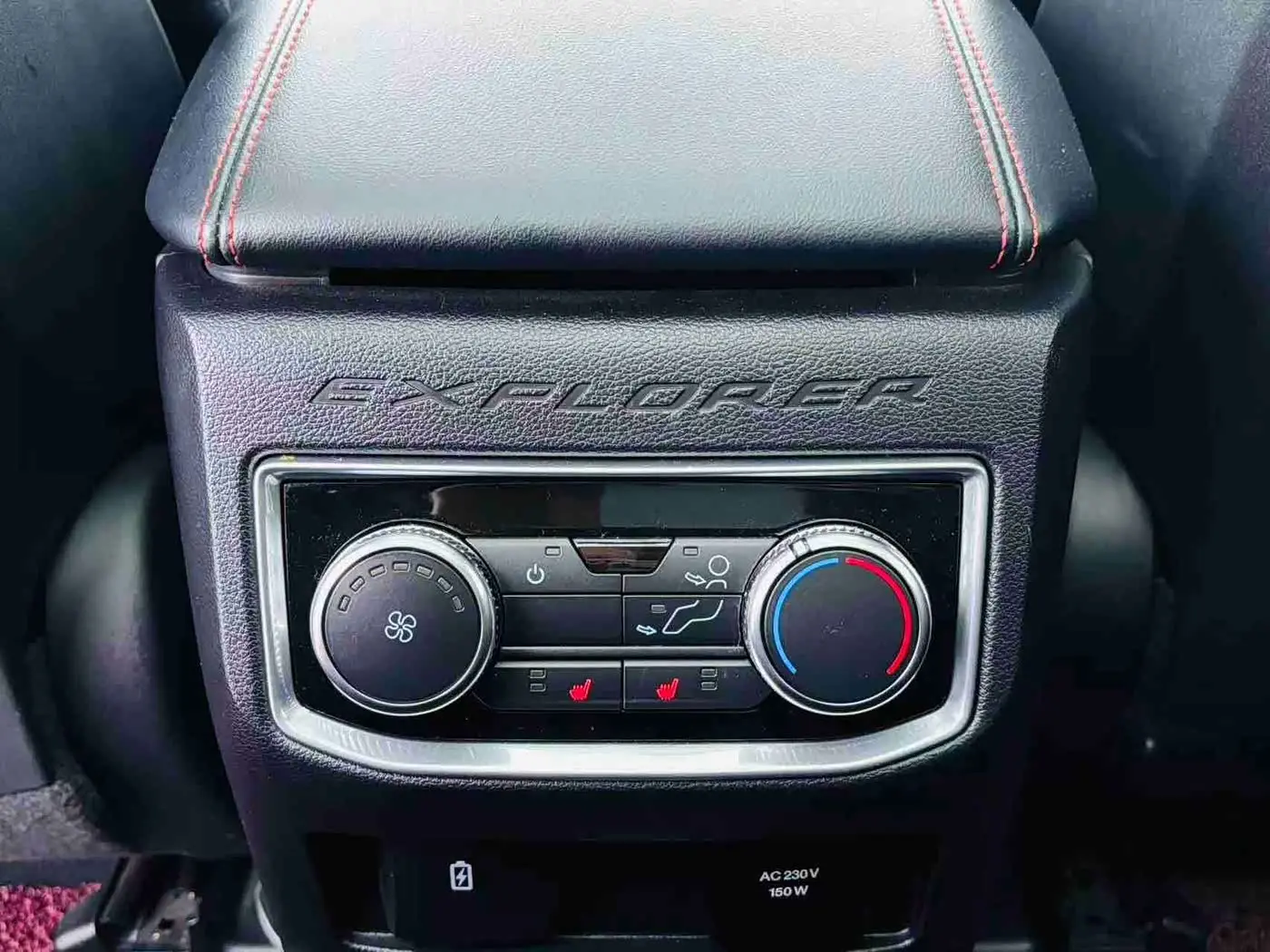 Ford Explorer 2020 — Фото 13/17