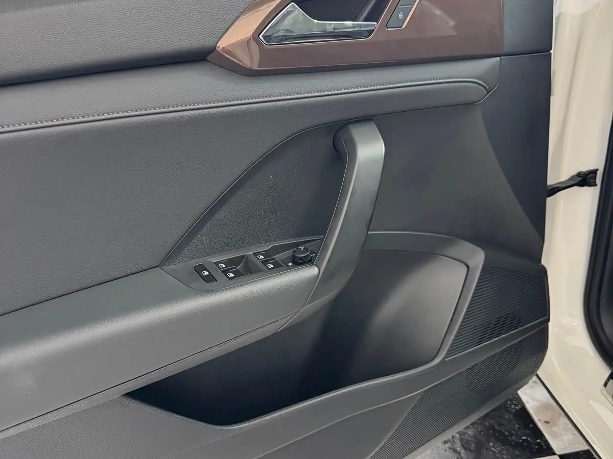 Volkswagen Tharu 2022 — Photo 5/20