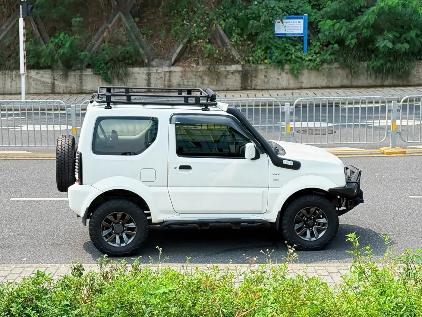 Suzuki Jimny 2018 — Photo 11/19