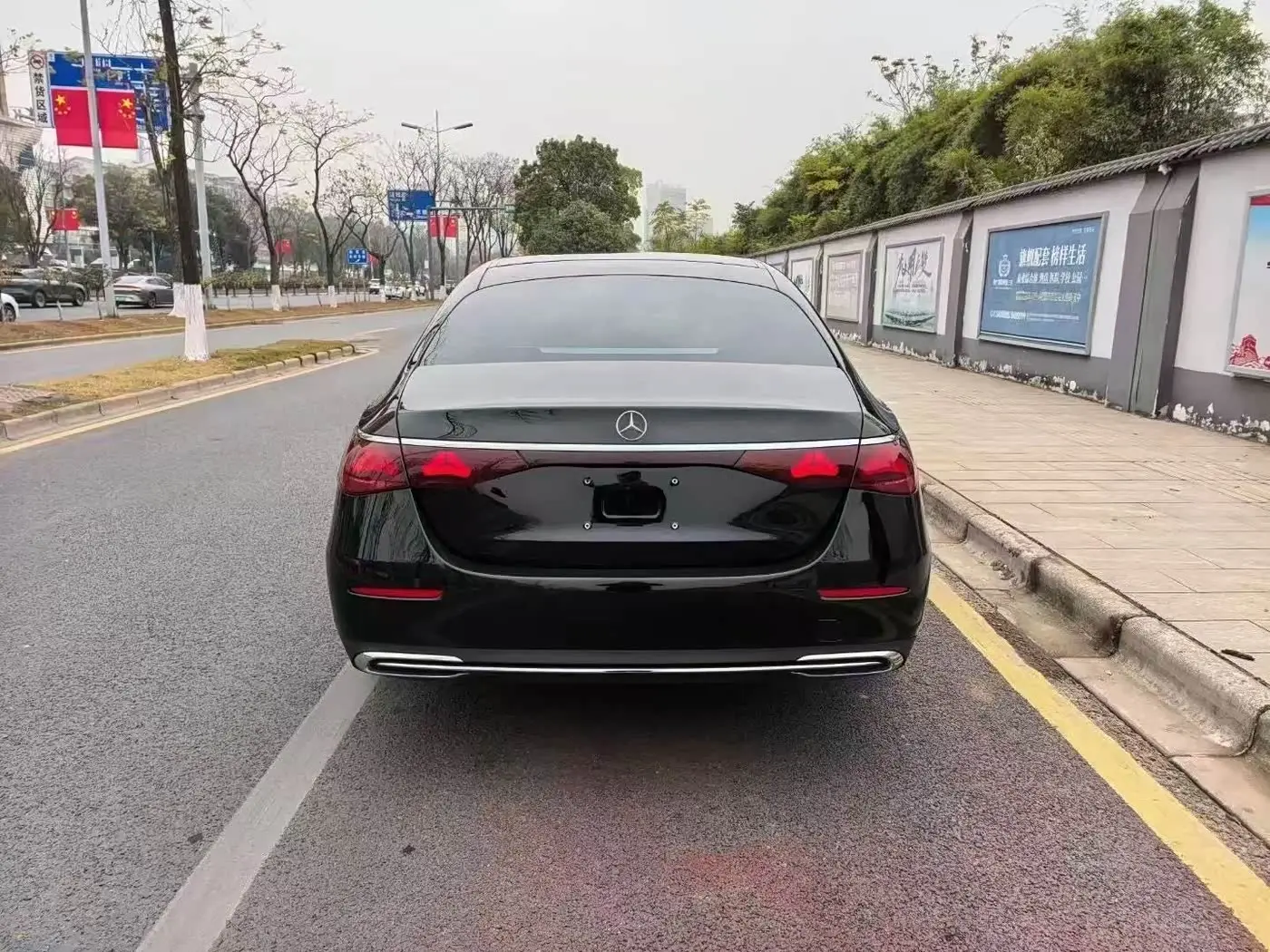 Mercedes-Benz E-Class 2024 — Photo 8/9