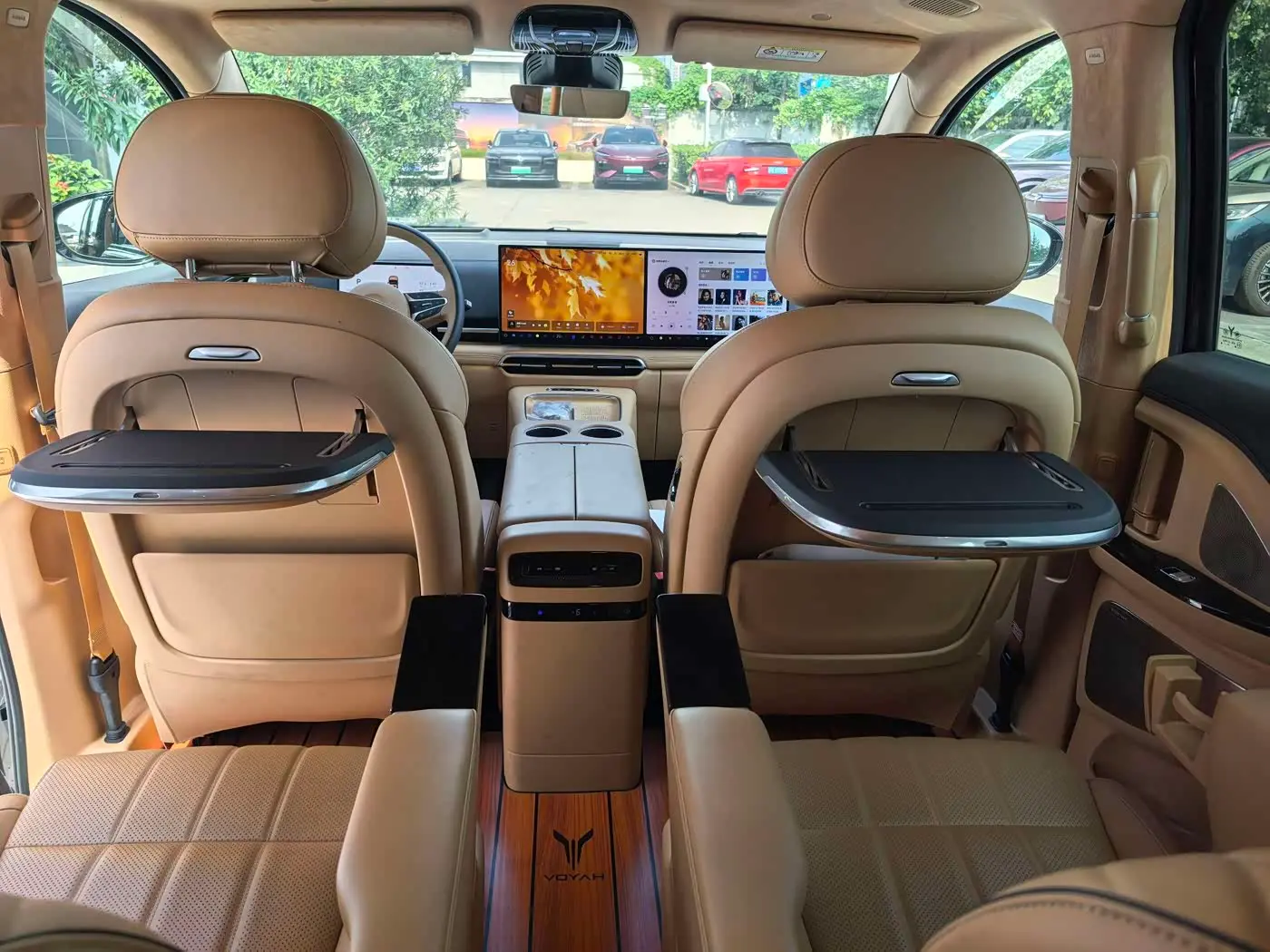 Voyah Auto Voyah Dreamer 2024 — Photo 13/20