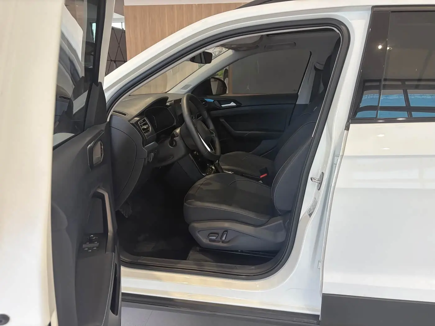 Volkswagen Tharu 2025 — Photo 8/17