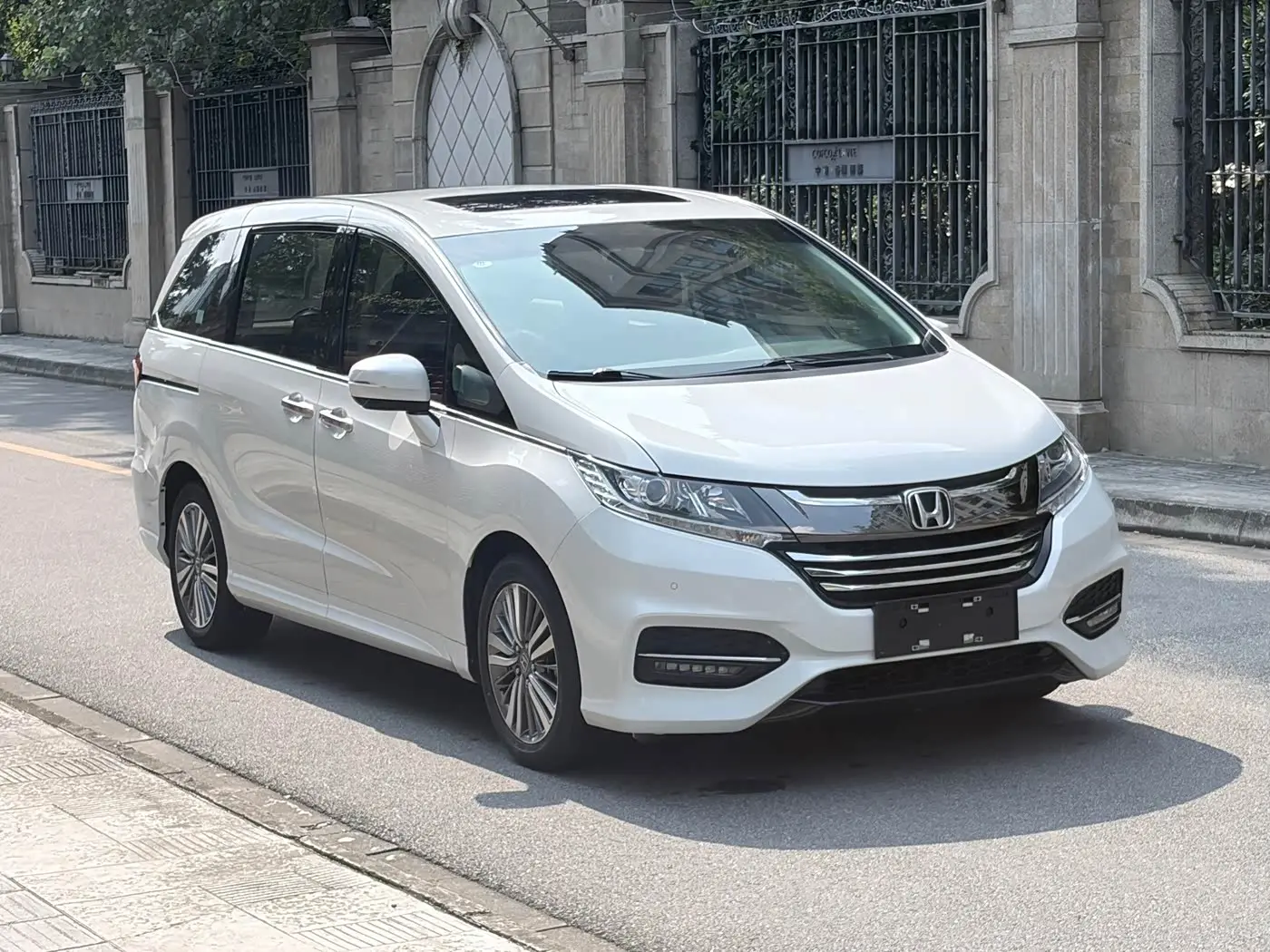 Honda Odyssey 2019 — ფოტო 3/20