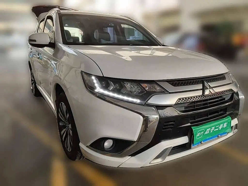 Mitsubishi Outlander 2021 — Photo 3/20