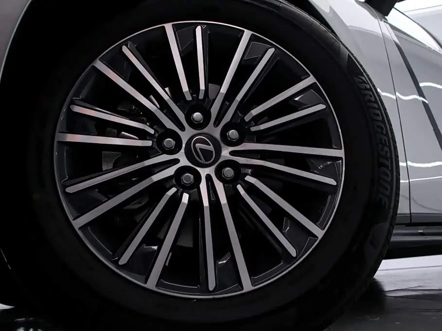 Lexus ES 2026 — Photo 16/17