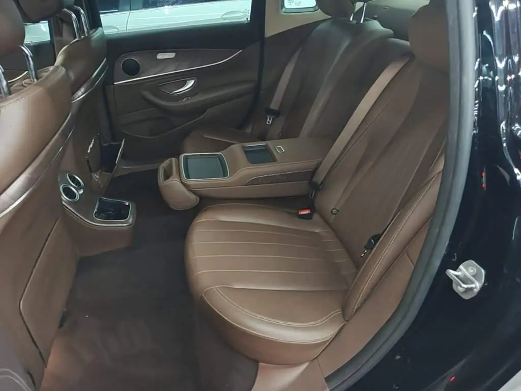 Mercedes-Benz E-Class 2021 — Photo 16/19