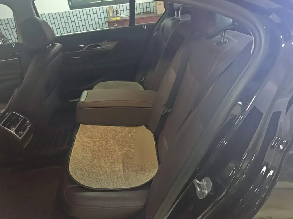 BMW 7 Series 2018 — Photo 16/19