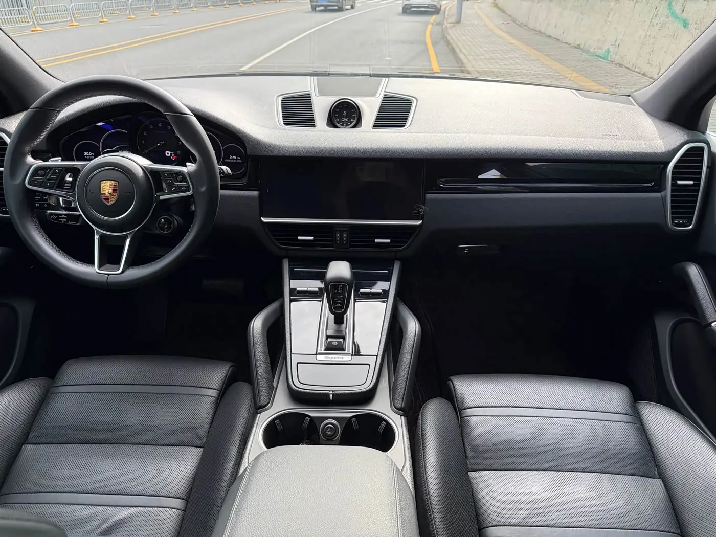 Porsche Cayenne New Energy 2019 — Photo 12/14