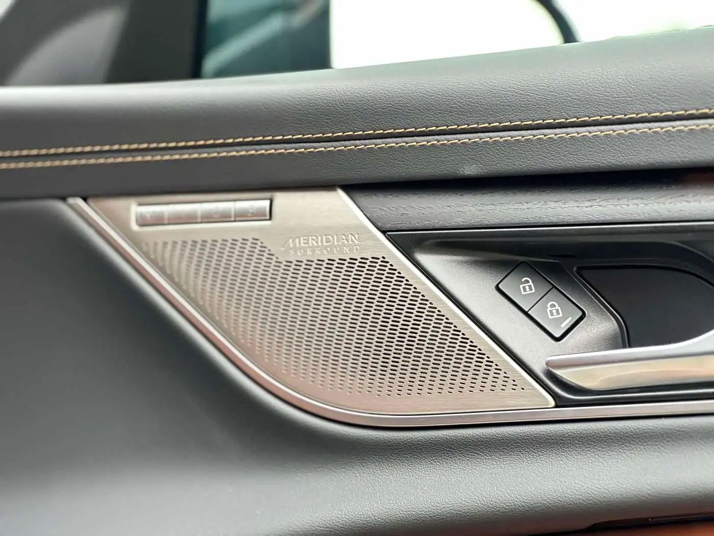 Jaguar XFL 2023 — Photo 14/20