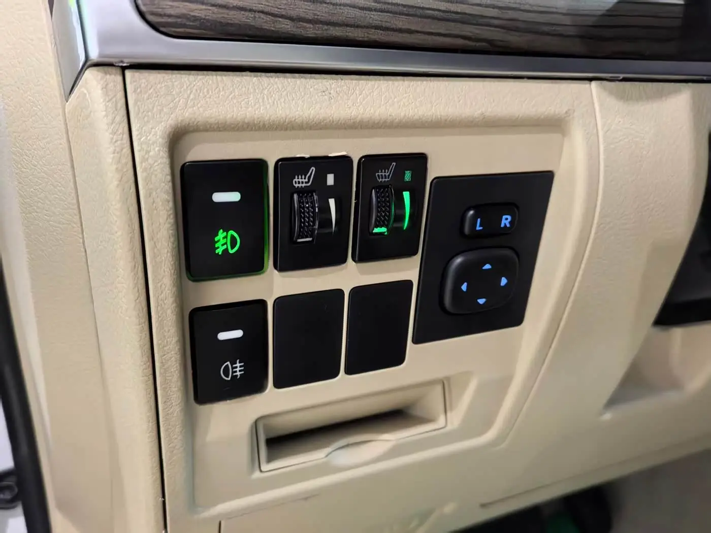 Toyota Land Cruiser 2017 — Photo 8/14