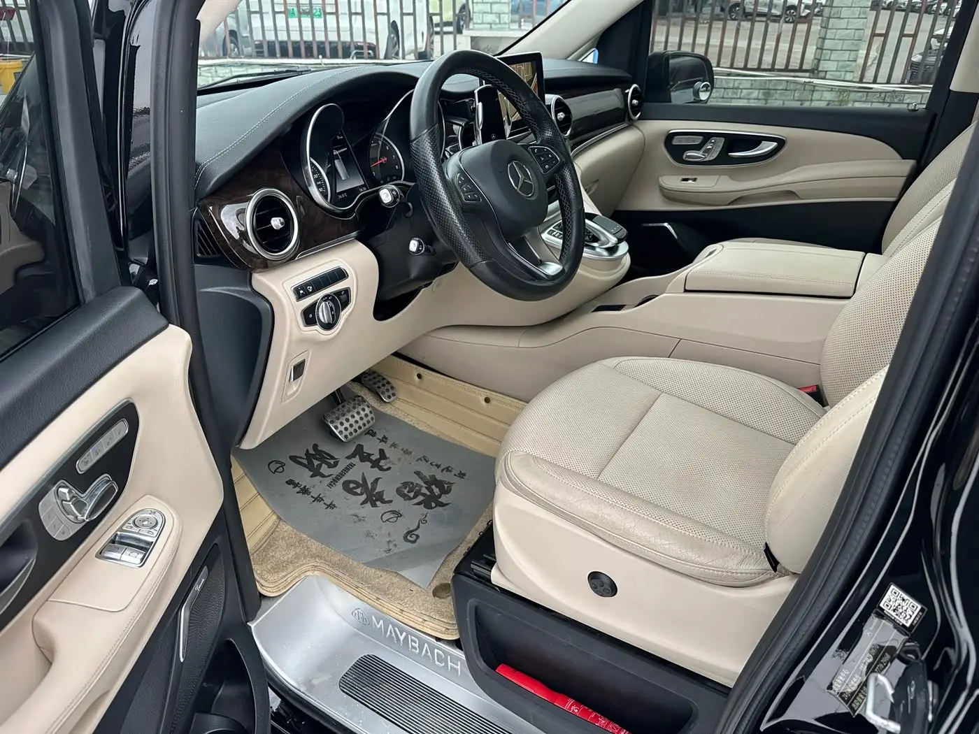Mercedes-Benz V-Class 2019 — Photo 11/15