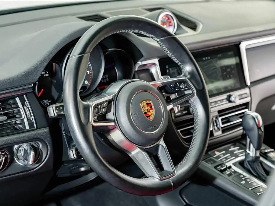 Porsche Macan 2021 — Фото 10/20