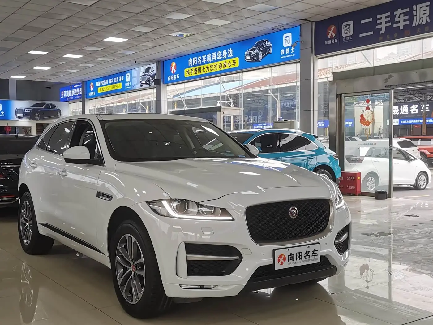 Jaguar F-PACE 2018 — Фото 3/15
