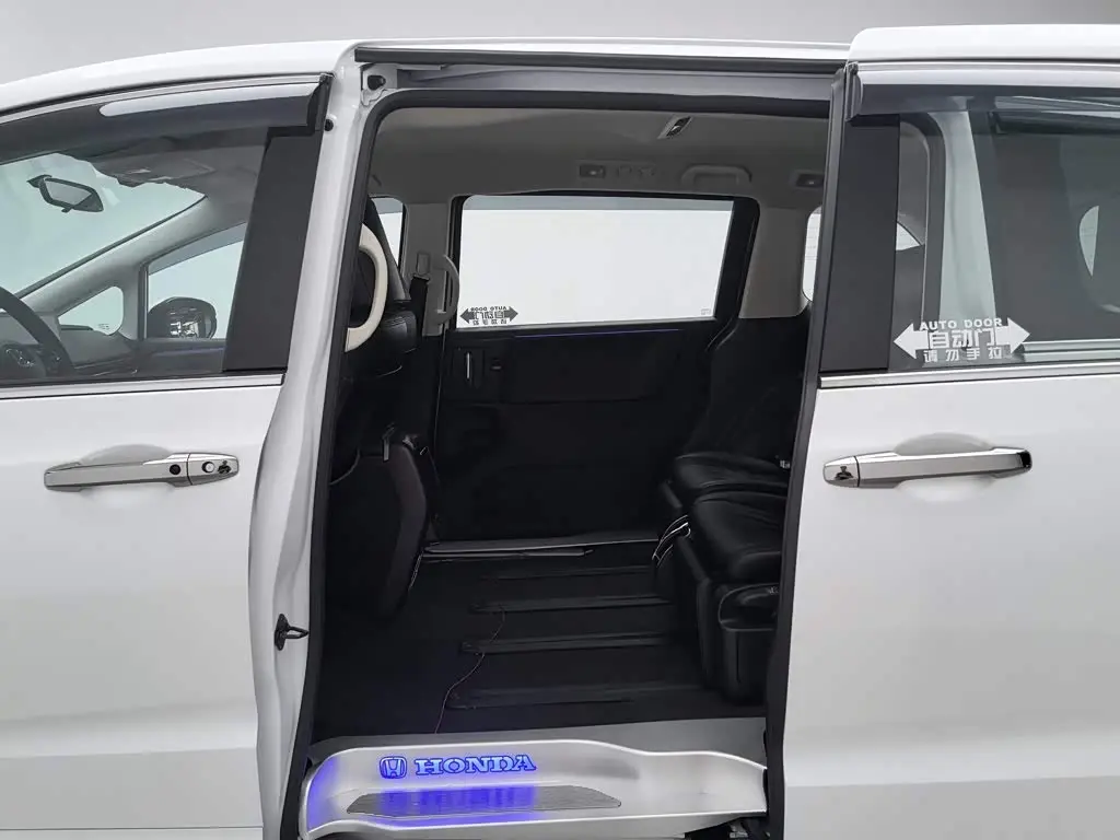 Honda Odyssey 2023 — ფოტო 15/20