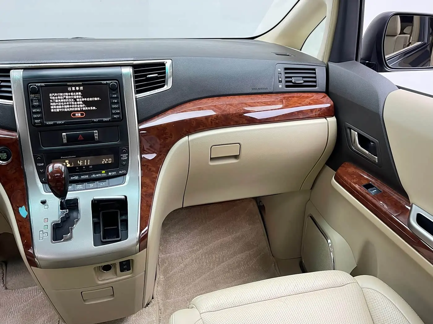 Toyota Alphard 2011 — Photo 12/15