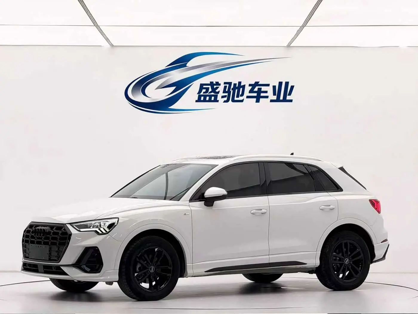 Audi Q3 2022 — Photo 1/20