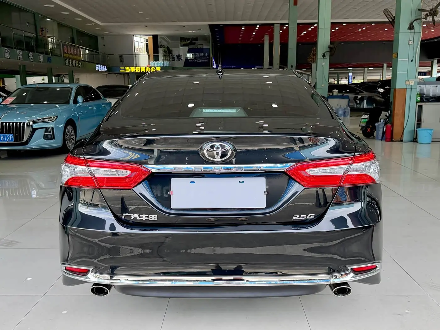 Toyota Camry 2023 — Photo 12/17