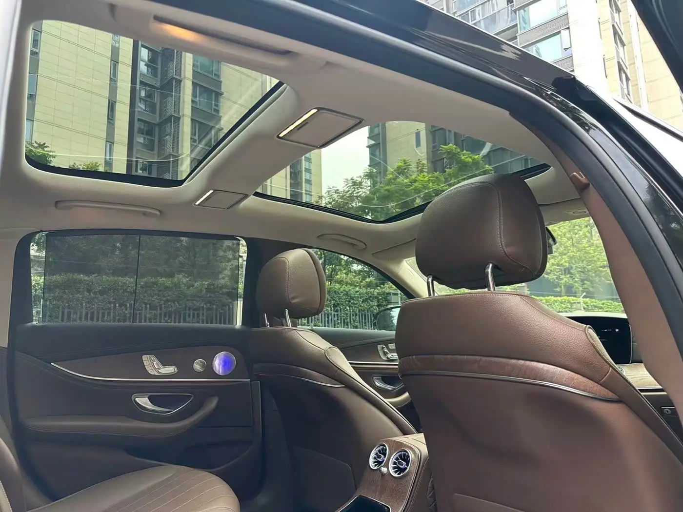 Mercedes-Benz E-Class 2023 — Photo 9/12