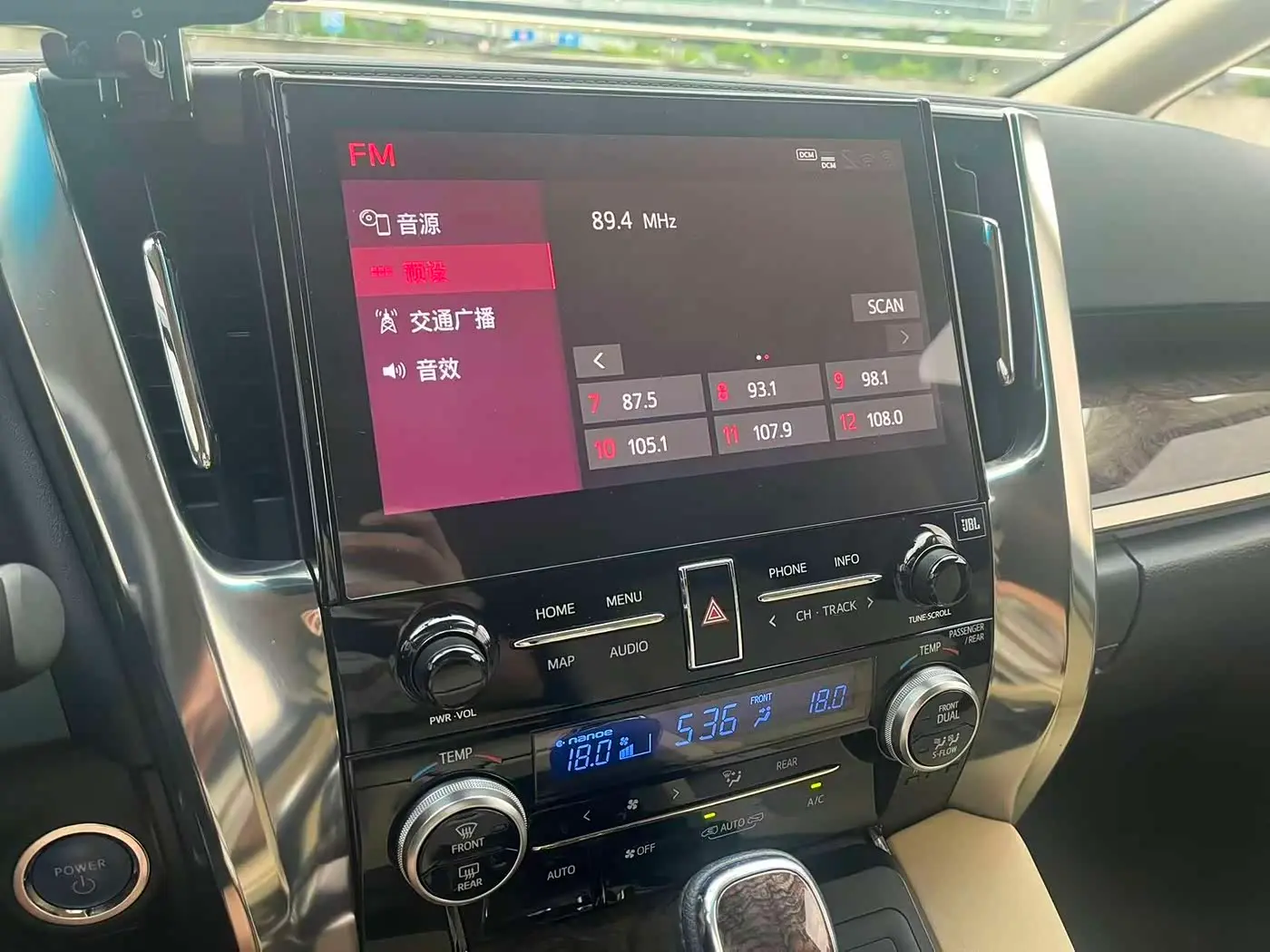 Toyota Alphard 2021 — Photo 17/17