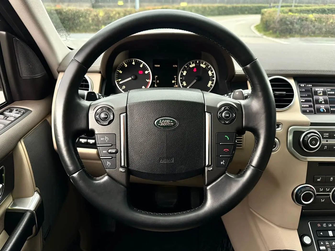 Land Rover Discovery 2019 — Фото 17/20