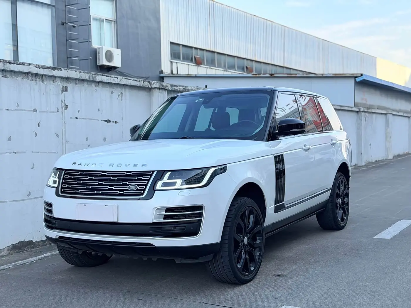 Land Rover Range Rover 2016 — ფოტო 1/18