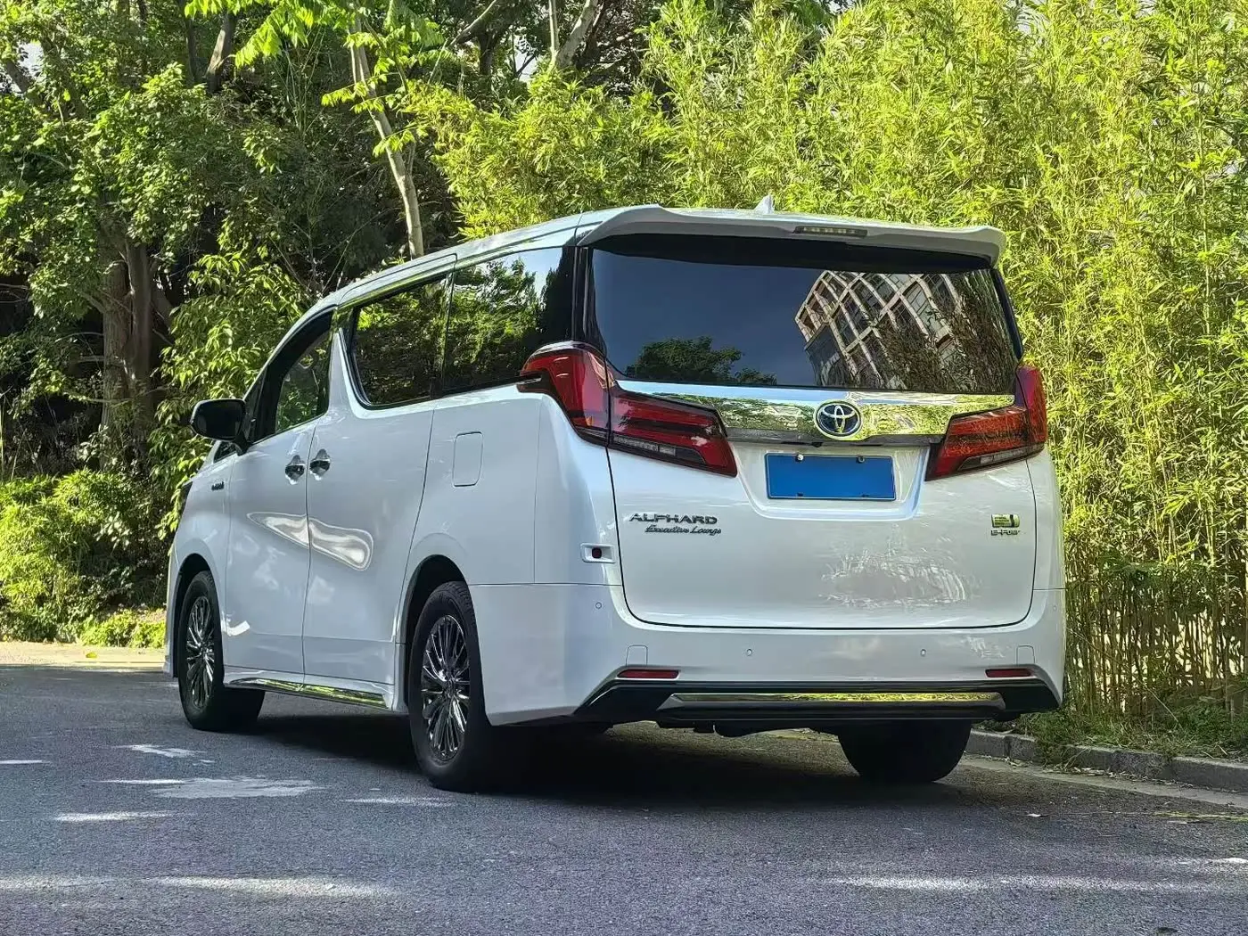 Toyota Alphard 2021 — Photo 3/9