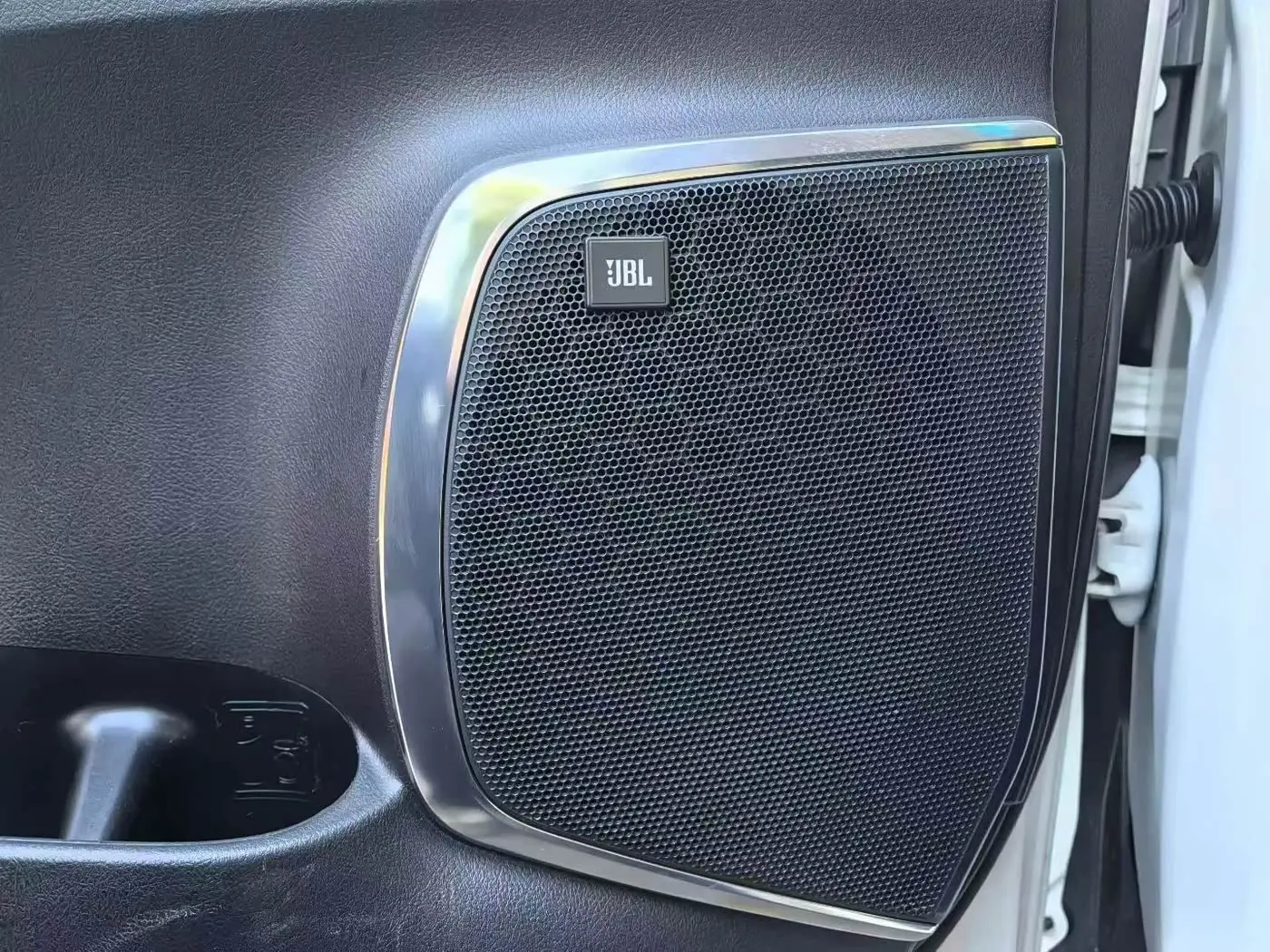 Toyota Alphard 2021 — Photo 8/9