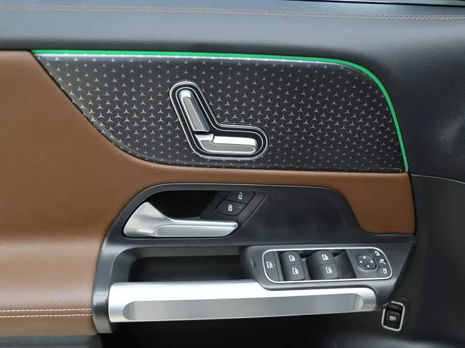 Mercedes-Benz GLB 2025 — Фото 11/20