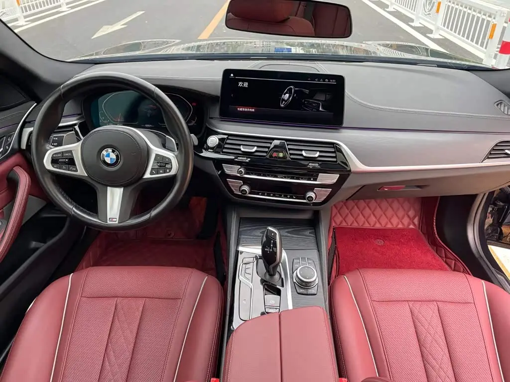 BMW 5 Series 2022 — Photo 8/15