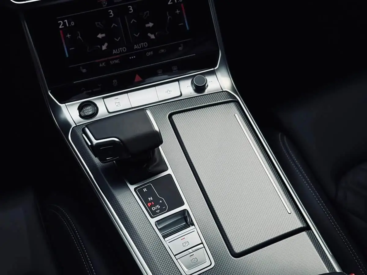 Audi A6L 2025 — Photo 6/12