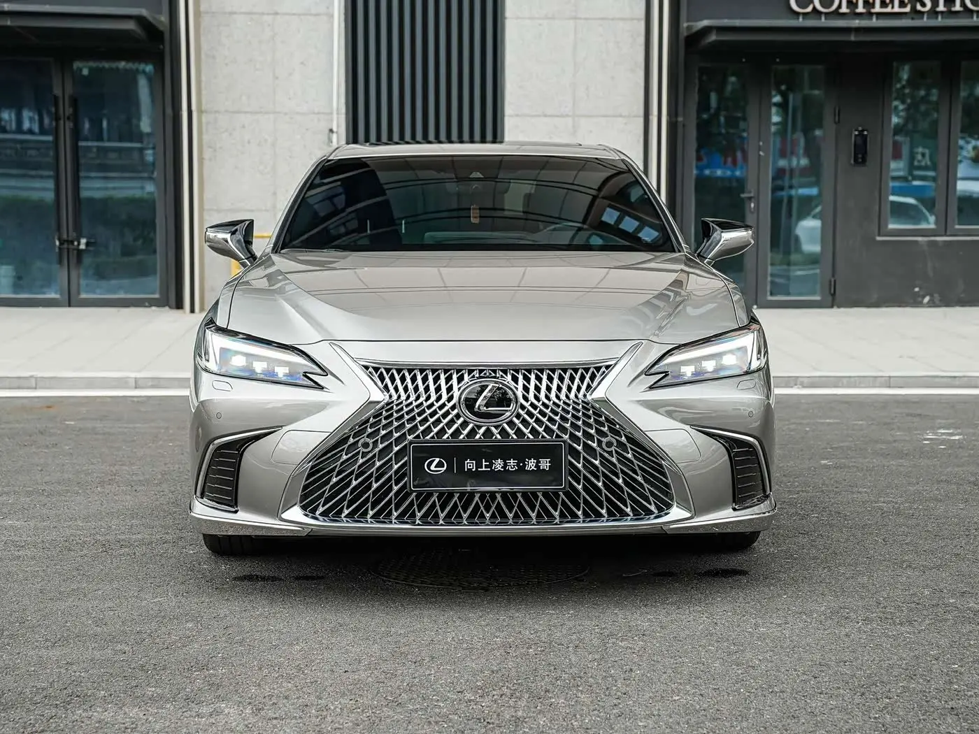 Lexus ES 2025 — Фото 2/20