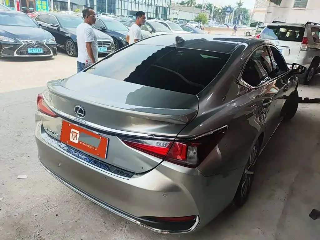 Lexus ES 2020 — Фото 2/6