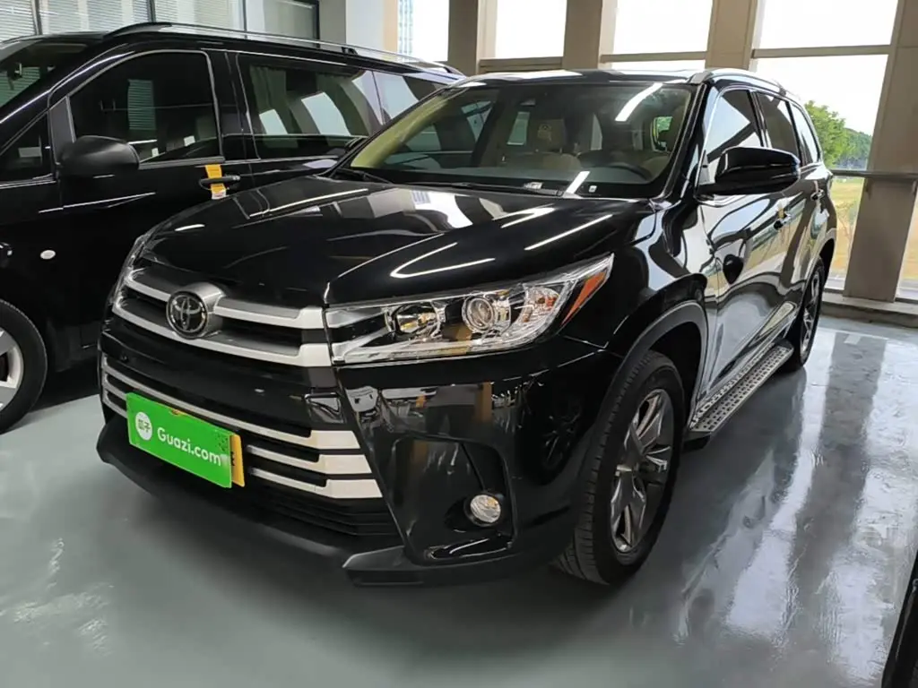 Toyota Highlander 2021 — ფოტო 1/19