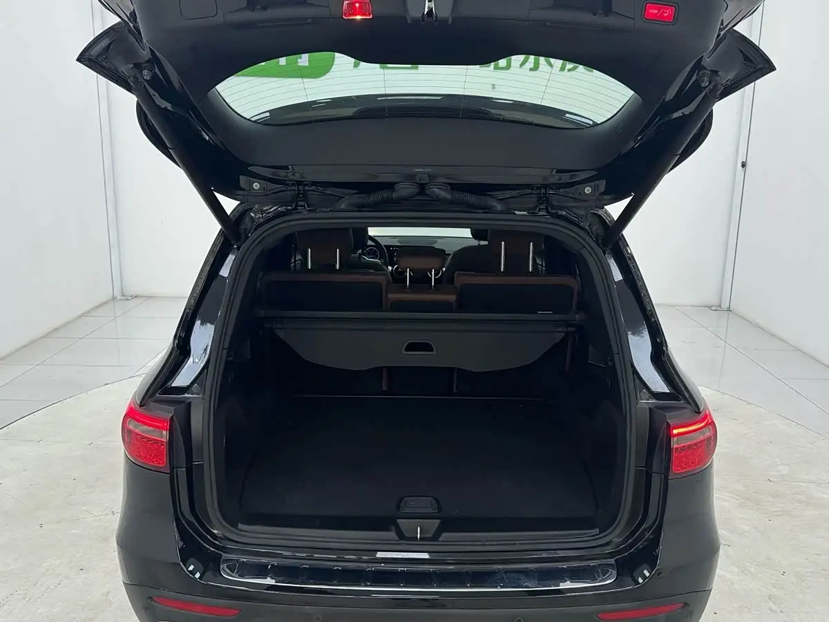 Mercedes-Benz GLB 2020 — Фото 16/19