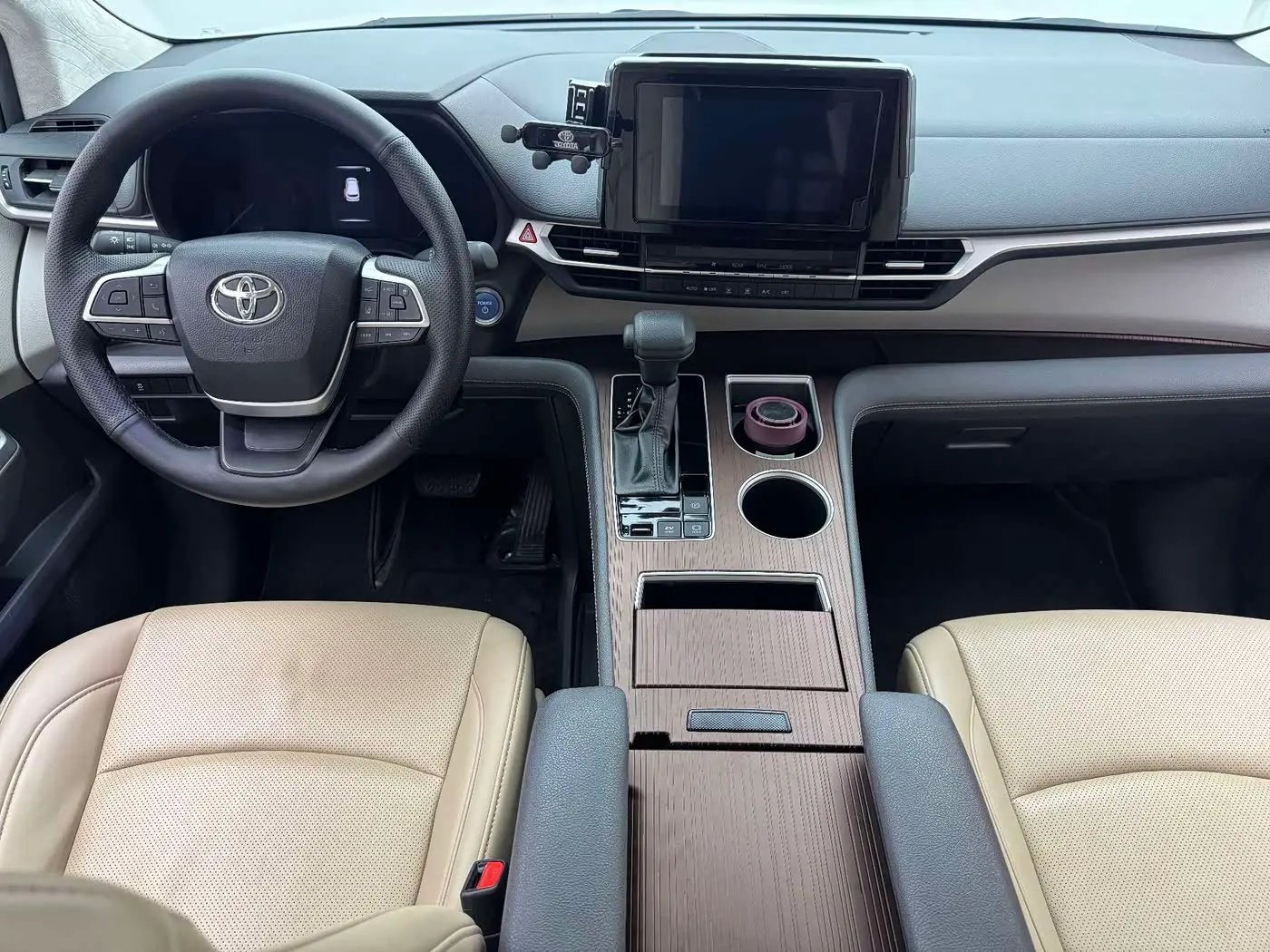 Toyota Sienna 2023 — Photo 12/20