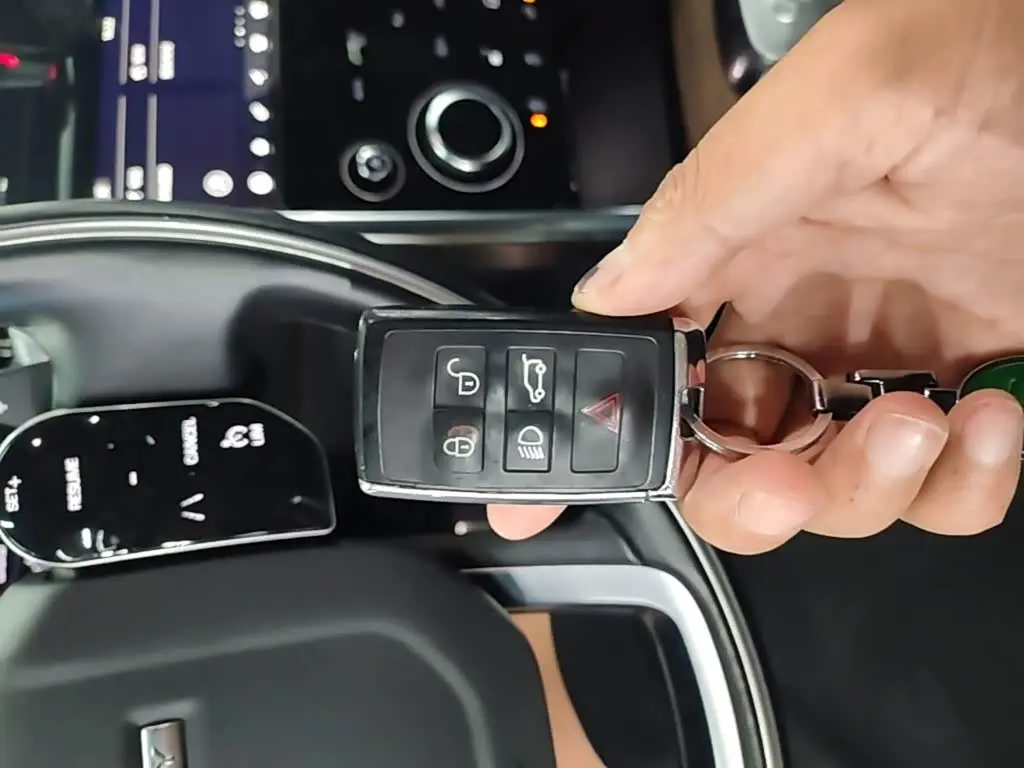 Land Rover Discovery Sport 2020 — Фото 9/20