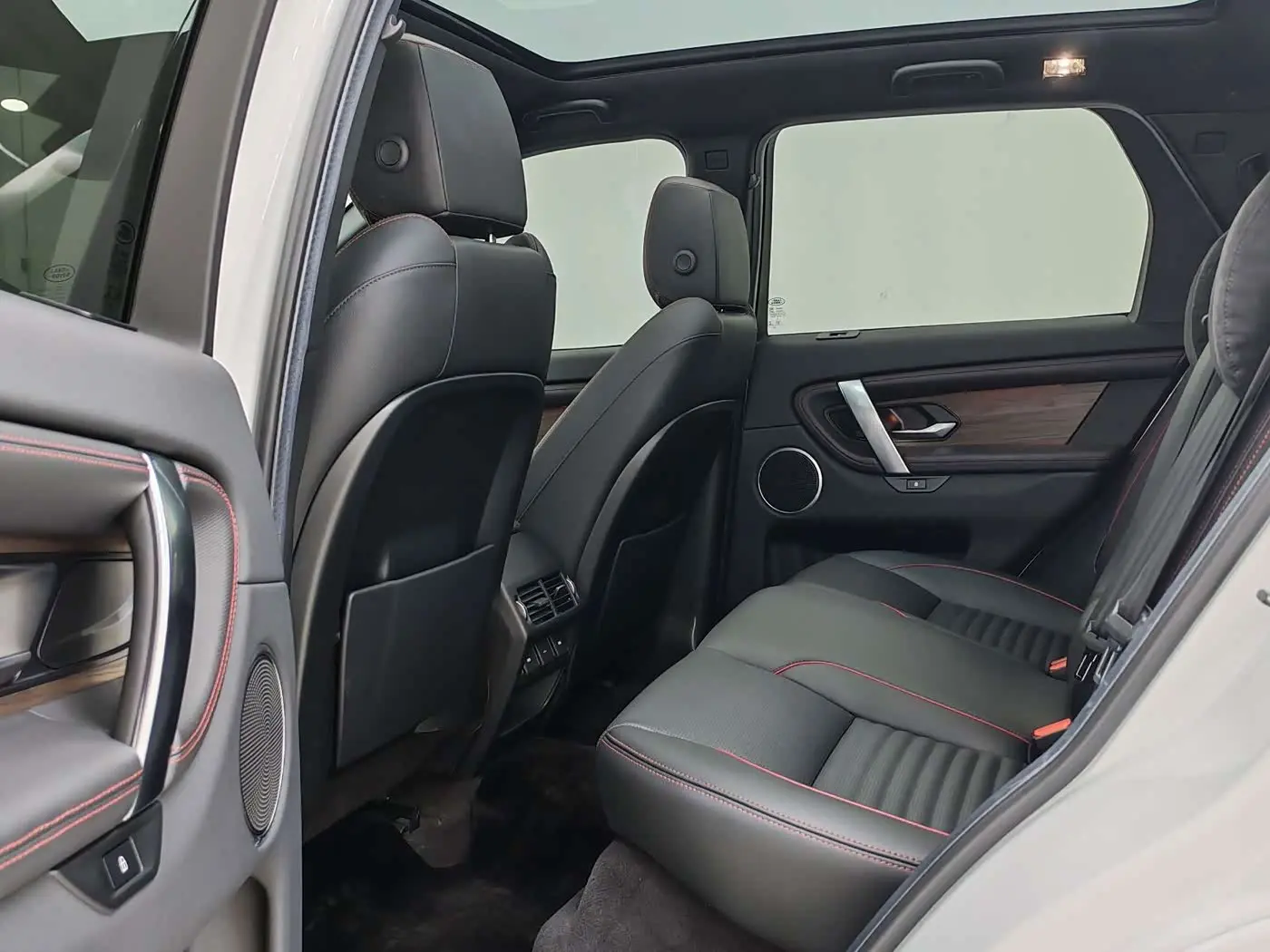 Land Rover Discovery Sport 2022 — Фото 7/18