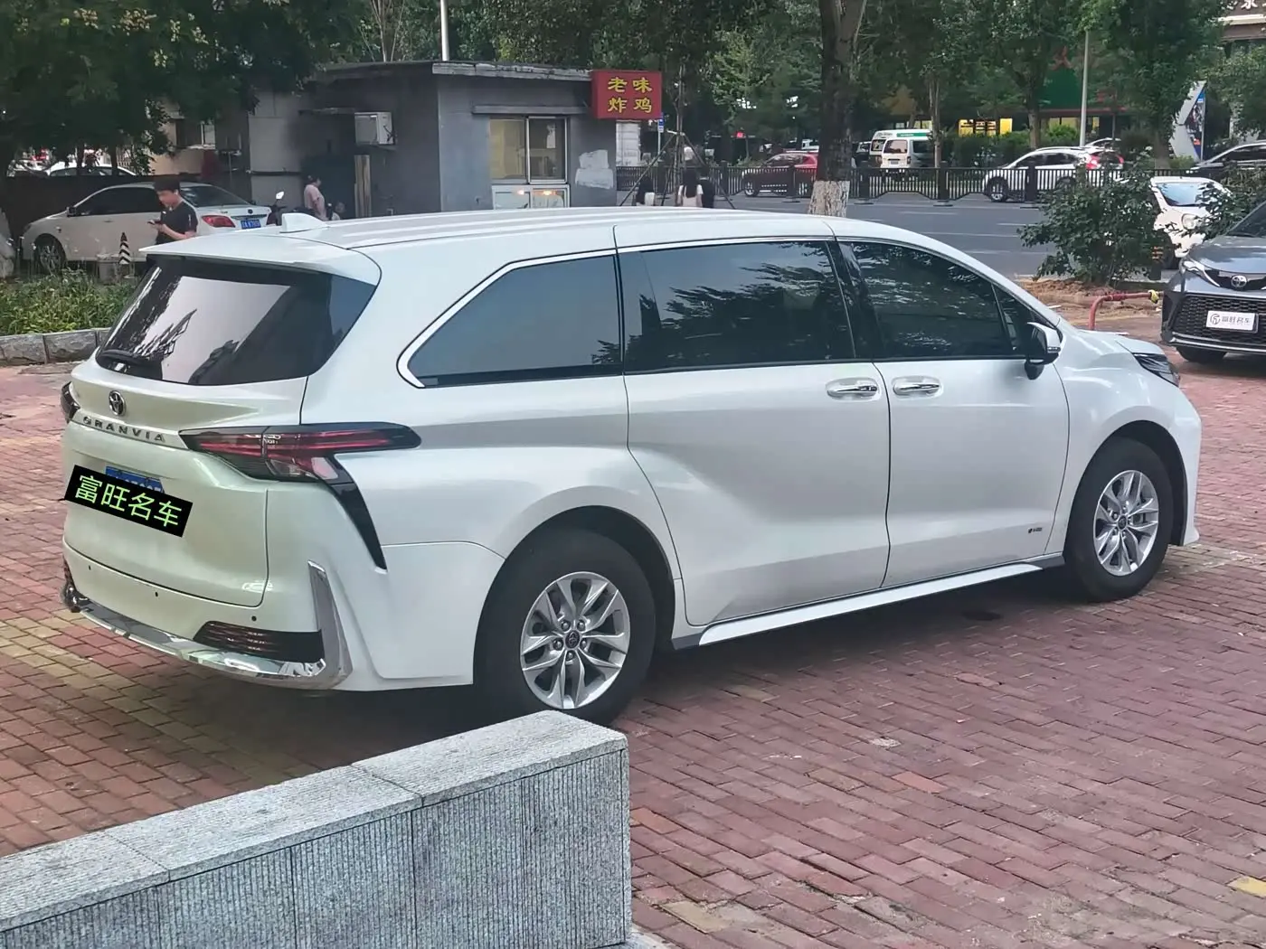 Toyota Granvia 2024 — Photo 4/20