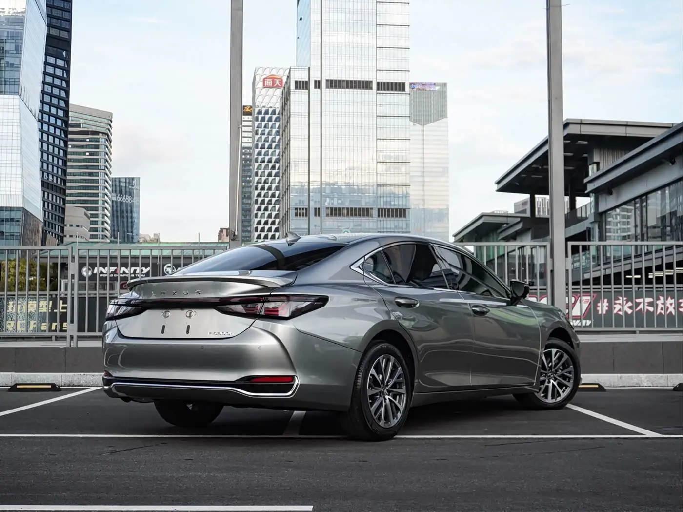 Lexus ES 2025 — Photo 9/20