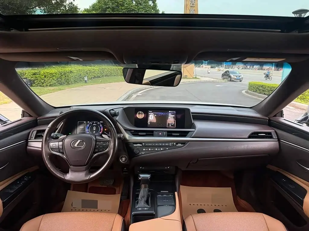 Lexus ES 2020 — Фото 9/9