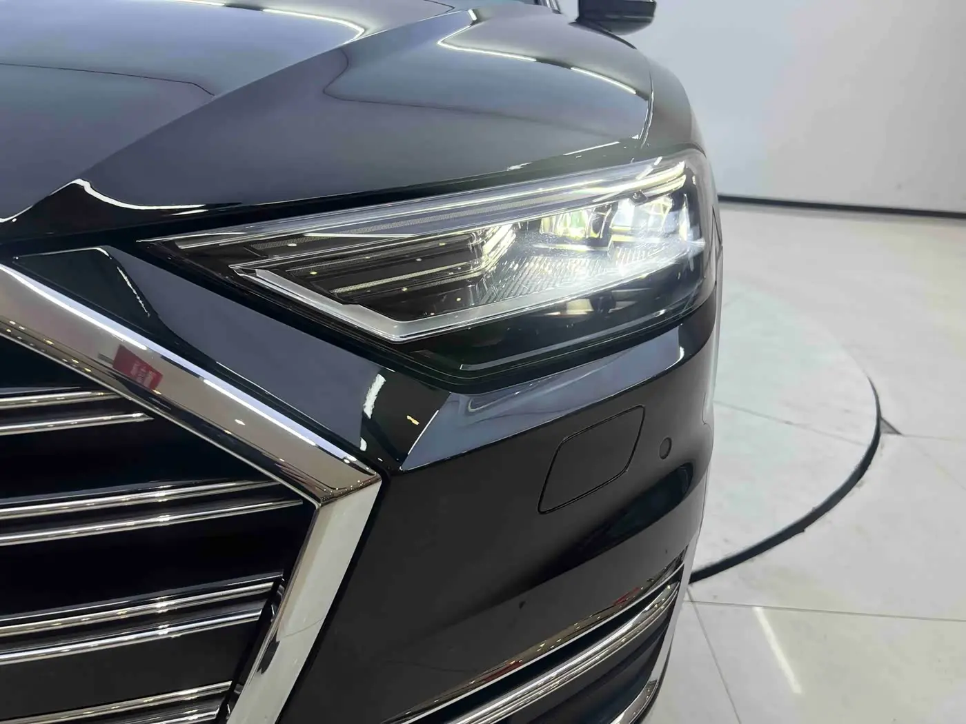 Audi A8 2022 — Photo 7/20