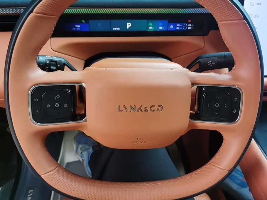 Lynk & Co 900 2025 — Photo 15/16