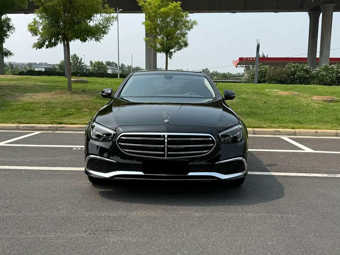 Mercedes-Benz E-Class 2023 — Photo 2/9
