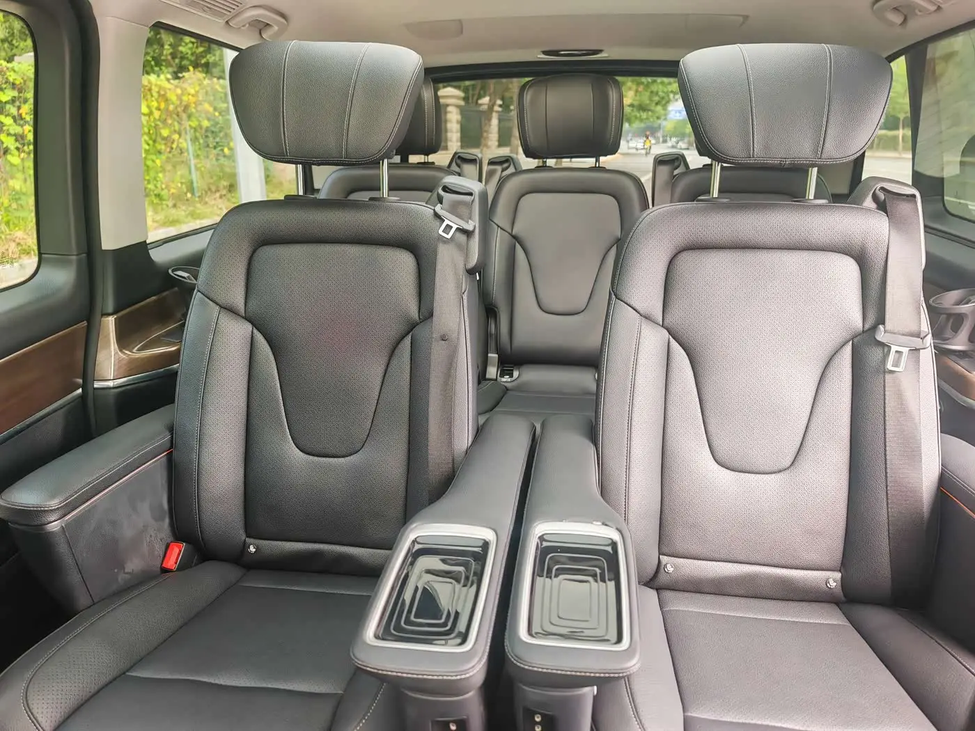 Mercedes-Benz V-Class 2023 — Photo 13/20
