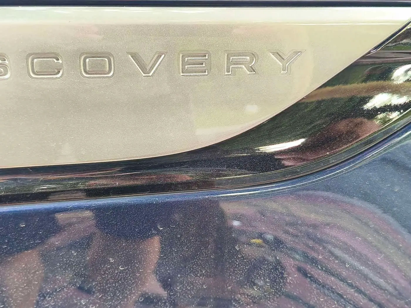 Land Rover Discovery 2018 — Photo 16/20