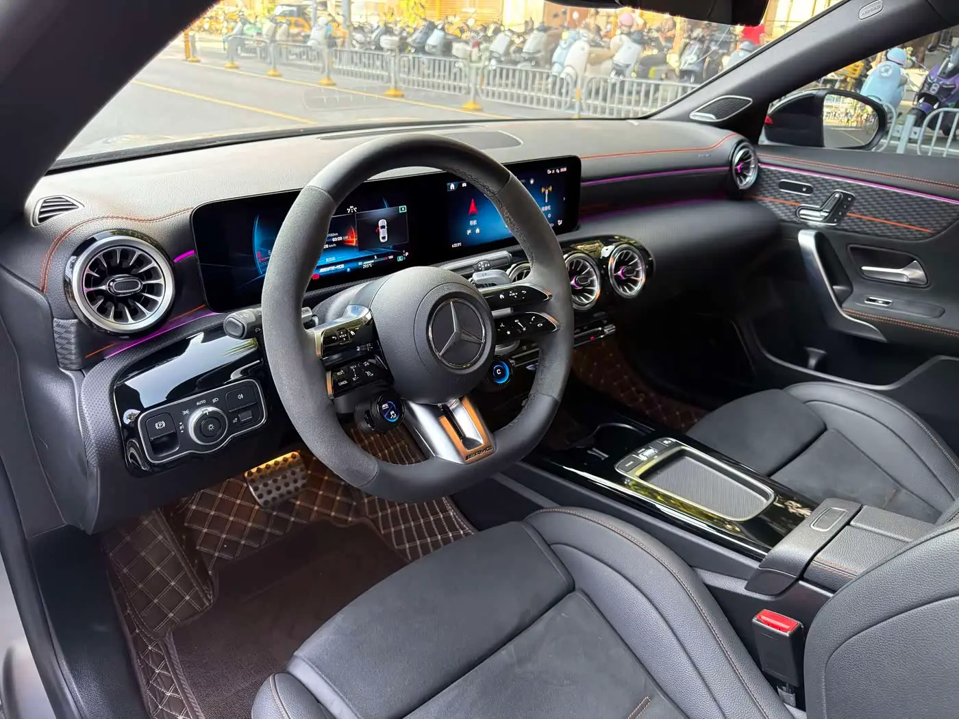 Mercedes-Benz CLA AMG 2024 — Photo 4/14
