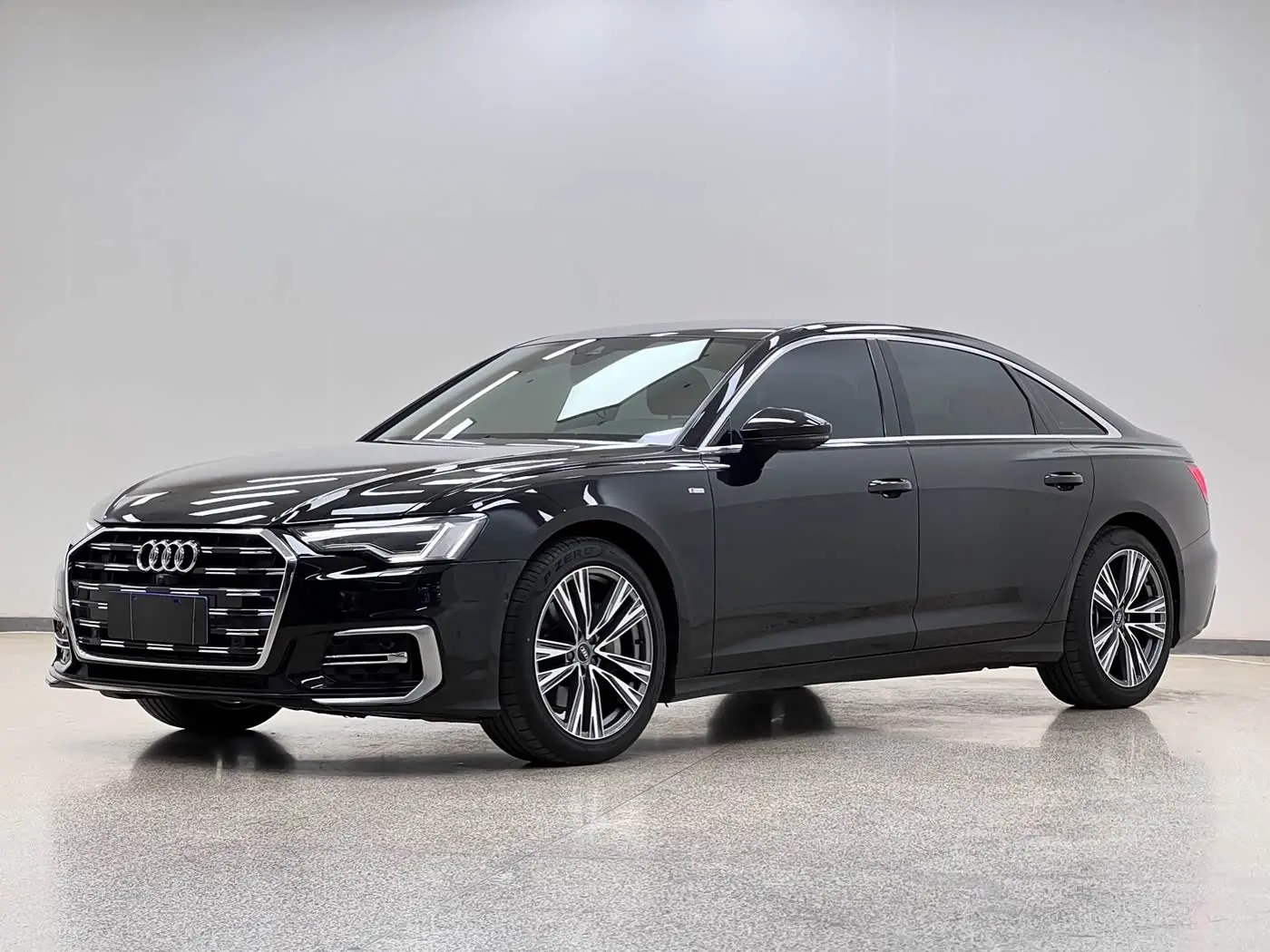 Audi A6L 2025 — Photo 1/20