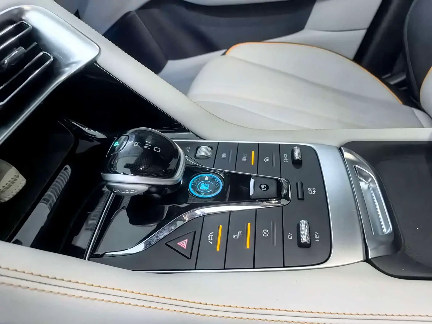 BYD Song PLUS PHEV 2023 — Photo 11/16