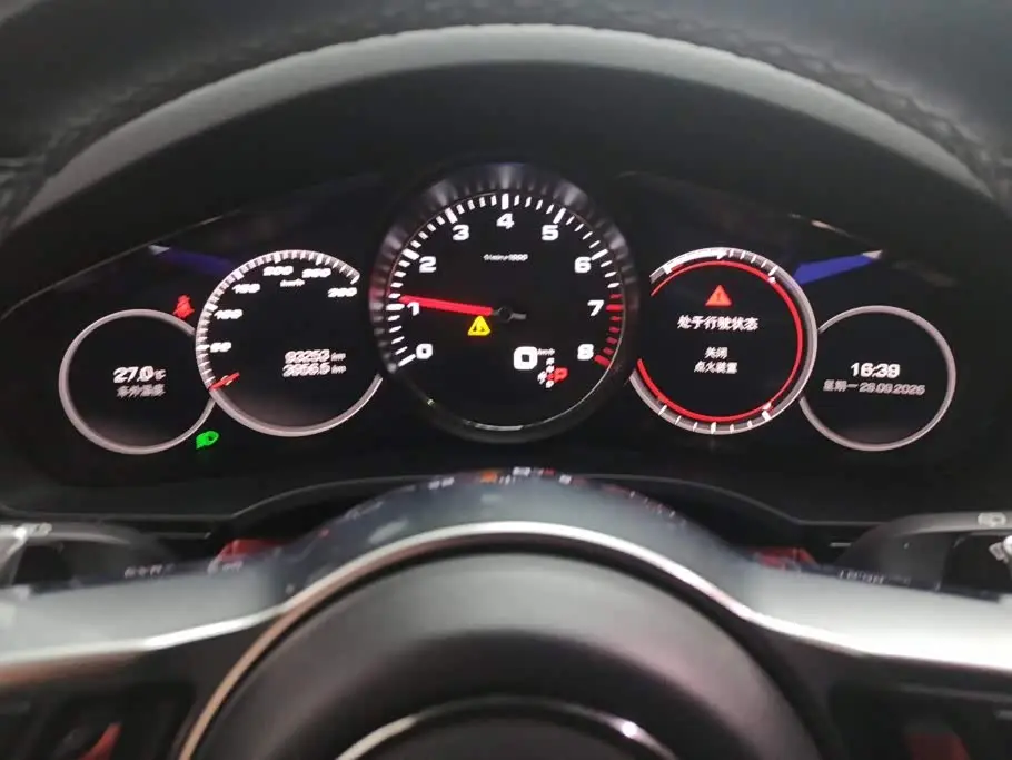 Porsche Cayenne 2019 — Photo 14/16