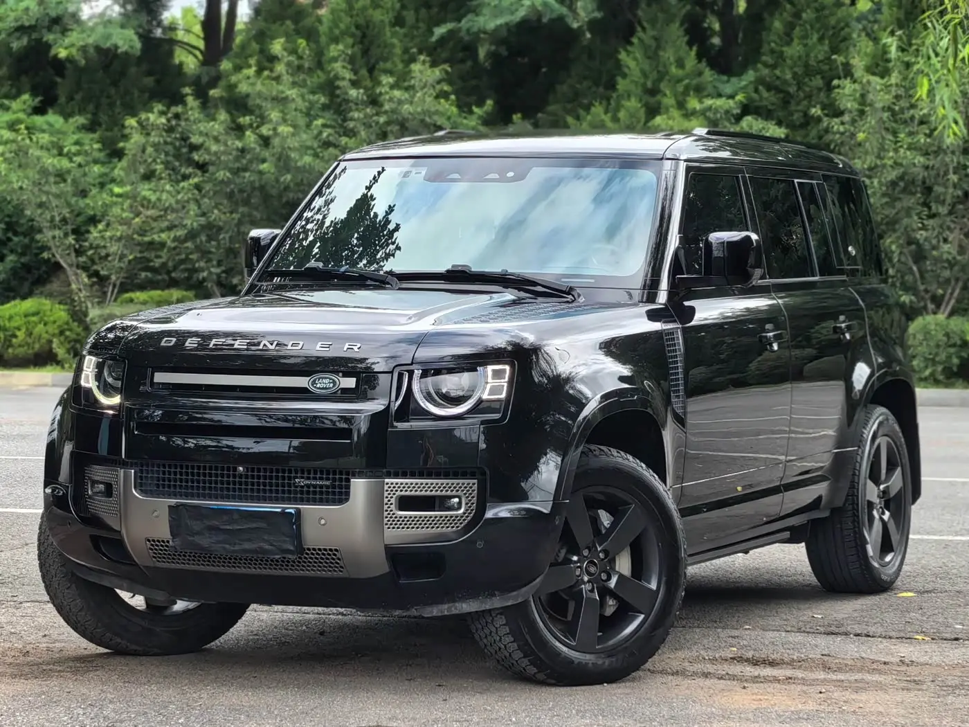 Land Rover Defender 2023 — Фото 1/20
